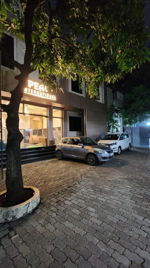 Peace International Hotel Мумбай Екстериор снимка