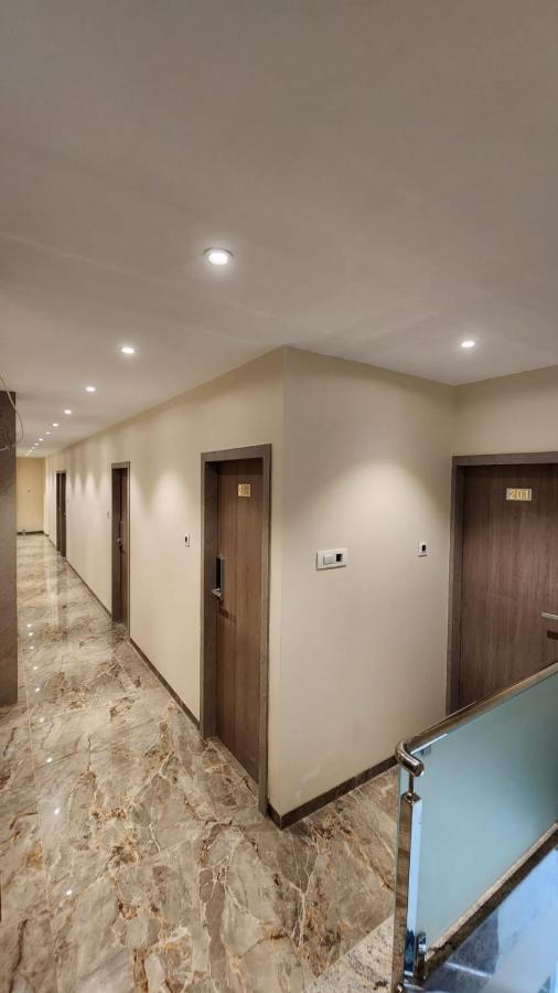 Peace International Hotel Мумбай Екстериор снимка