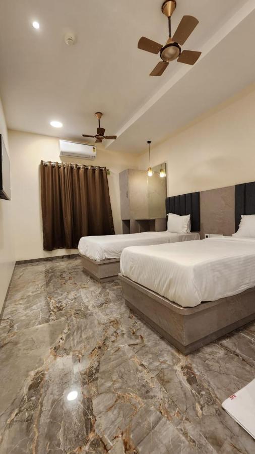 Peace International Hotel Мумбай Екстериор снимка