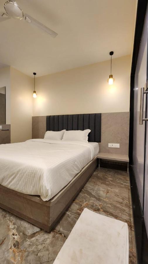 Peace International Hotel Мумбай Екстериор снимка
